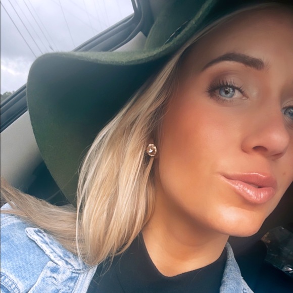 Meet your Posher, Alexandria - Picture 1 of 1